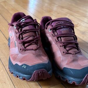 OnCloud Venture Women's Burgundy Trail Running Shoes